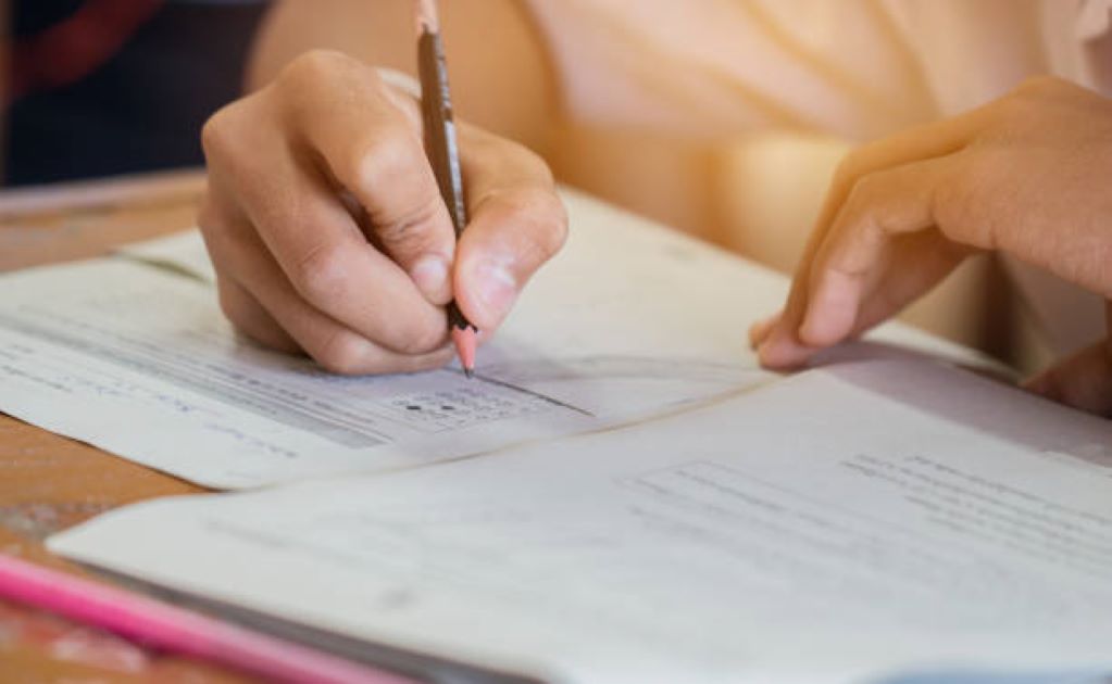 BISE Lahore 2018 Physics Evening Past Paper for Class 11