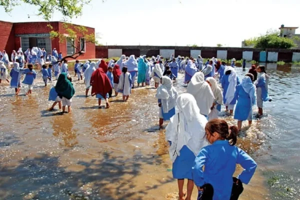 Punjab Flood Emergency: 74 Schools in Sahiwal, 105 in Muzaffargarh Closed Punjab Flood Emergency: 74 Schools in Sahiwal, 105 in Muzaffargarh Closed