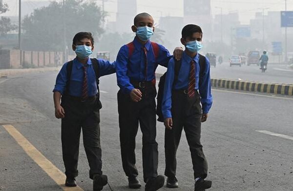 Punjab Smog Alert 2025 – Lahore Air Turns Toxic, Schools May Shut Down Soon Punjab Smog Alert 2025: Lahore Schools May Close