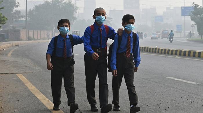 Punjab Smog Alert 2025: Lahore Schools May Close
